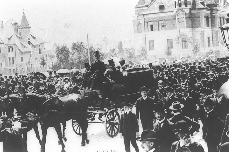 File:THEODOR HERZL'S FUNERAL IN VIENNA, 7.7.1904. הלוויתו של חוזה המדינה תיאודור הרצל בווינה - 1904.7.7.jpg