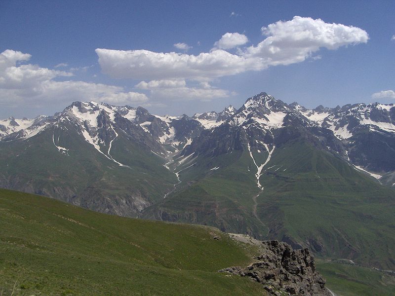 Tadžikistan - Page 2 800px-Tajik_mountains