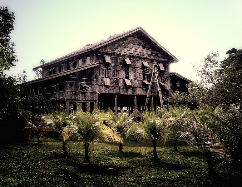 File:Tall House, Sarawak (7246626700).jpg