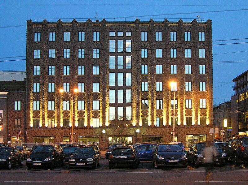 File:Tallin City Hall 1 beentree.jpg