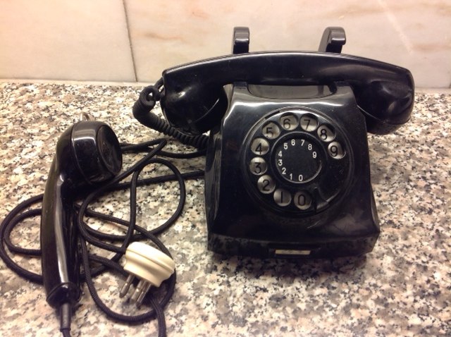 File:Telephone designed by Arne E. Holm.jpg