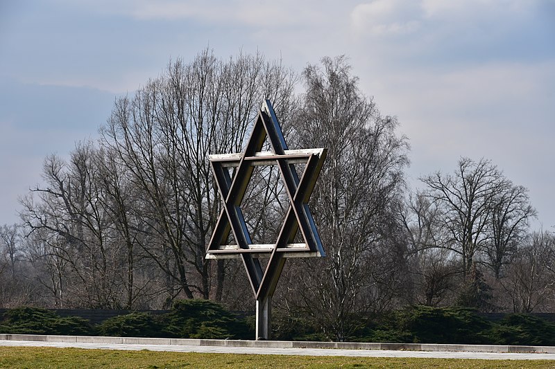 File:Terezin Nazi Concentration Camp (7) (26030642070).jpg