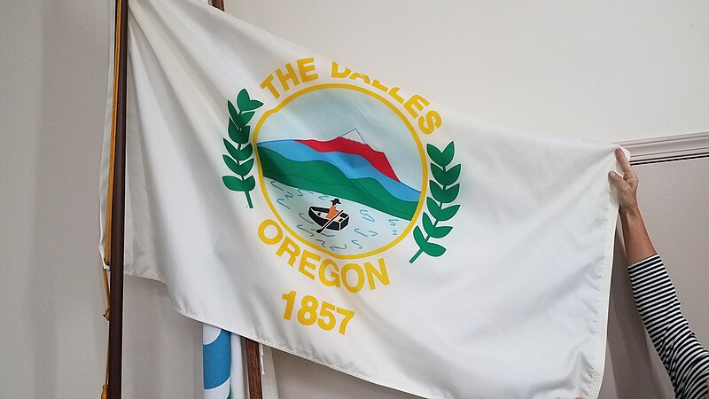 File:The Dalles City Flag cityhall.jpg