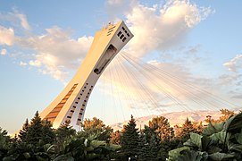 Torre inclinada del Estadio Olímpico de Montreal (1976), hoy solo un sencillo mirador