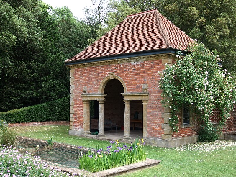 File:The Peto pavilion in Gardens of Easton Lodge (geograph 1925251).jpg