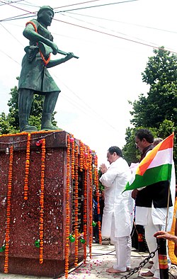 The Union Minister for Health & Family Welfare, Shri J.P. Nadda paying homage to the freedom fighter Uda Devi, at Sikandar Bagh, Lucknow on August 19, 2016.jpg