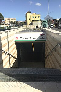 Torre dividida Metro C.JPG