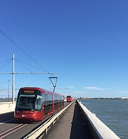 Tranvía Translohr hacia Venecia.jpg