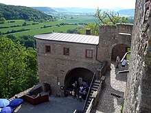 Blick über die Trimburg ins Saaletal