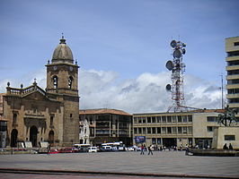 Kathedraalbasiliek Santiago aan het plein Plaza de Bolívar in het centrum van Tunja