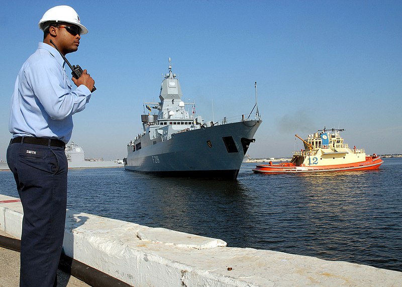 File:US Navy 070208-N-1550W-013 Boatswain's Mate 2nd Class Samuel Smith assigned to guided missile cruiser USS Gettysburg (CG 64) awaits the arrival of German frigate FGS Sachsen (F 219).jpg