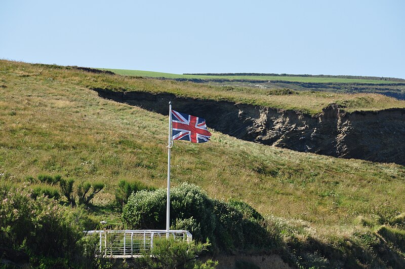 File:Union flag at Gunwalloe Fishing Cove (7884).jpg