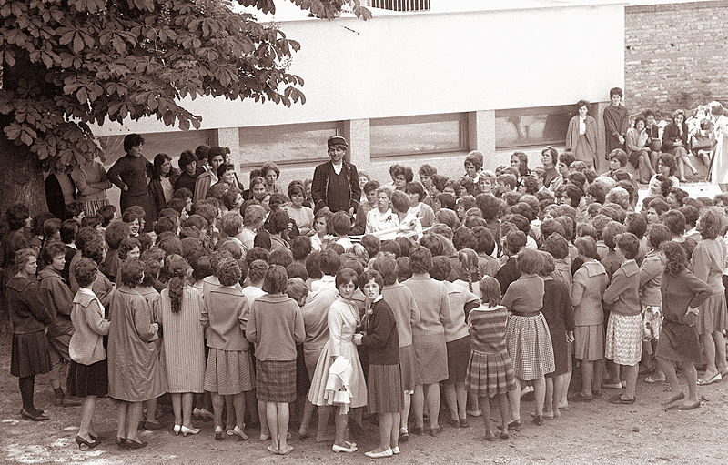 File:Velesenzacija na srednji ekonomski šoli v Mariboru 1962 (2).jpg