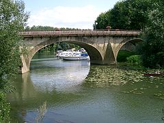 Le pont Saint-Jean enjambant le Petit Doubs.