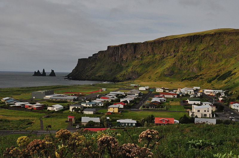 File:Village of Vík.jpg