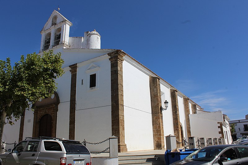 File:Villanueva del Fresno-Iglesia parroquial-Purísima Concepción-4.jpg