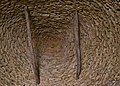 740) Intérieur d'une Cabane du Breuil, Dordogne, la voûte en encorbellement. 24 août 2011