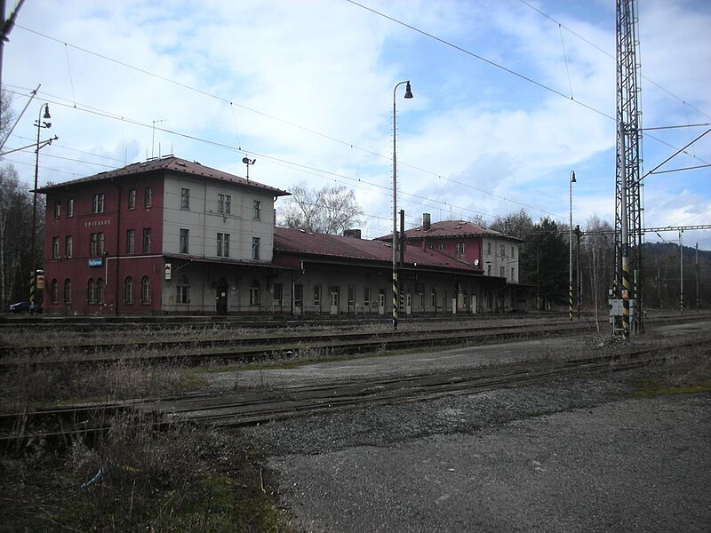 File:Vojtanov grenzbahnhof.jpg