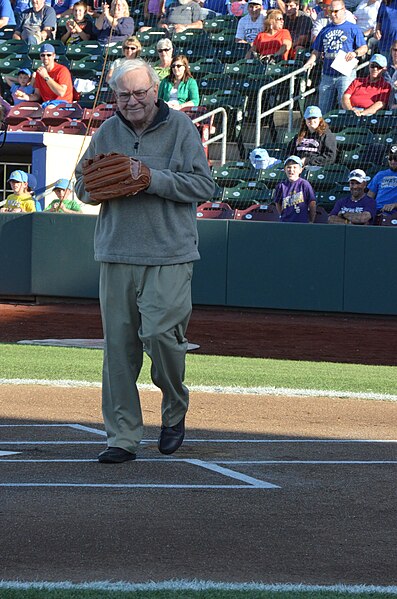 File:Warren Buffett! He caught a ceremonial first pitch tonight.jpg