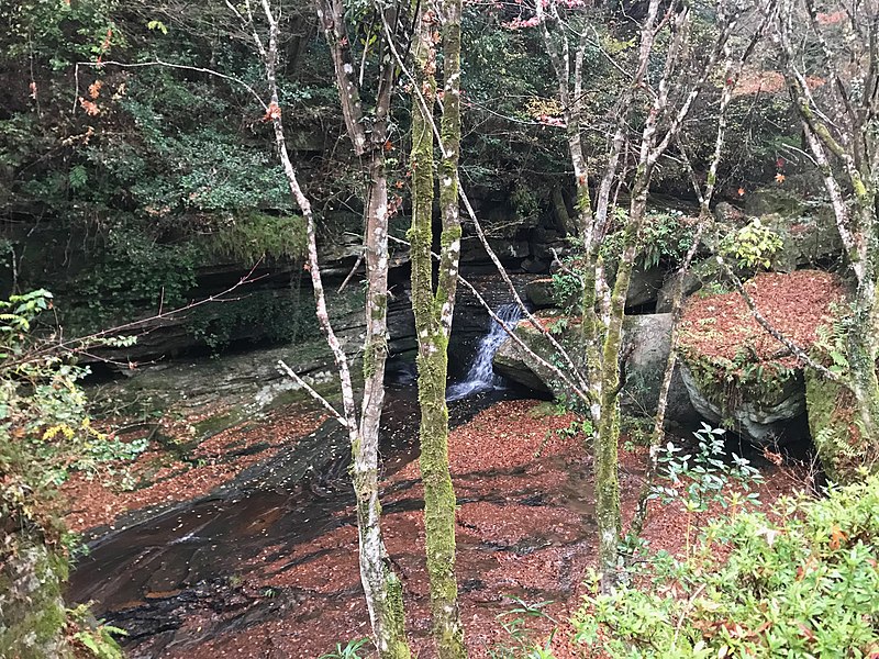 File:Waterfall in Yamanaka Ravine 15.jpg