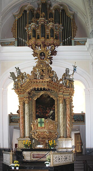 File:Weilburg, Schlosskirche, Altar und Orgel.jpg