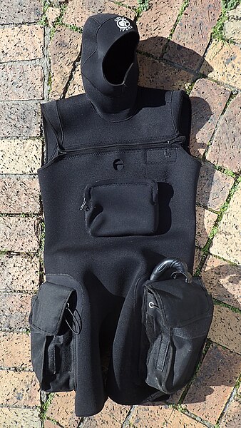 File:Wetsuit tunic with hood and pockets P7100008.JPG