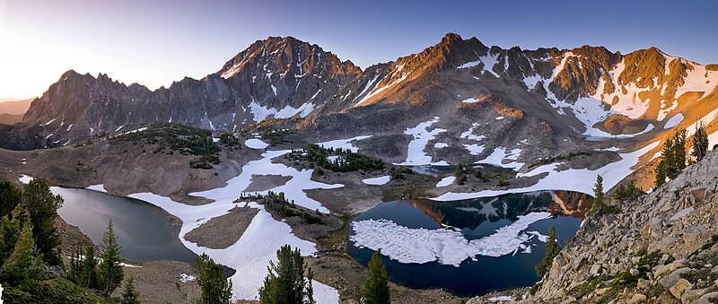 File:White Cloud Peaks.jpg