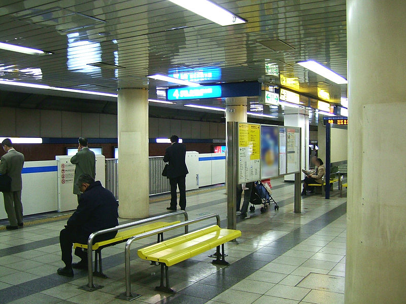 File:Yokohama-municipal-subway-B17-Kannai-station-platform-4.jpg