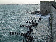 Plage de l'Éventail vue des remparts, recouverte par une marée de coefficient 106.