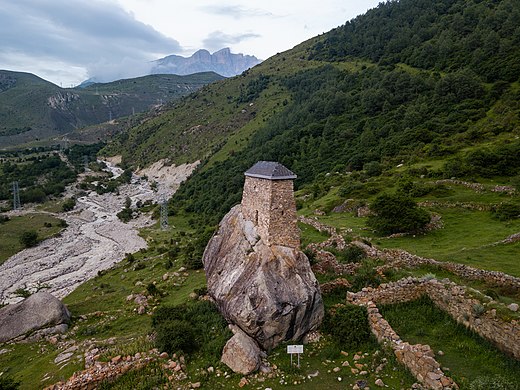 32. Башня Амирхановых, Верхняя Балкария, Черекский район, Кабардино-Балкария Автор — Ted.ns