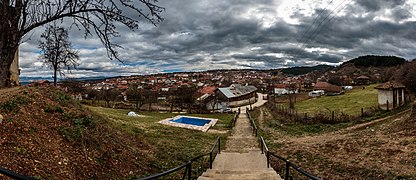 Поглед на Русиново од влезот на главната селска црква