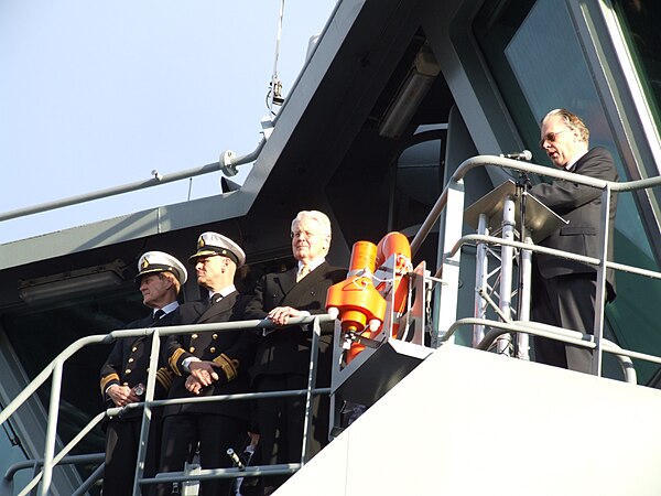 From left to right: Captain of Þór Cdr. s.g. Sigurður Steinar Ketilsson, Director of the Icelandic Coast Guard R.Adm. Georg Kr. Lárusson, former Presi