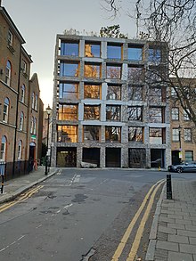 15 Clerkenwell Close in London uses a trabeated exoskeleton. 15 Clerkenwell Close, Clerkenwell, London (geograph 6029656).jpg