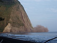 Waipio Valley cliff falling in during the 2006 Kiholo Bay earthquake