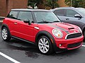 2007 Mini Cooper S Hardtop, front right view