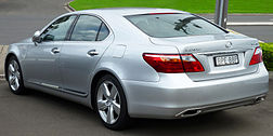 2010-2011 Lexus LS 460 (USF40R MY10) sedan (2011-04-22) 02.jpg