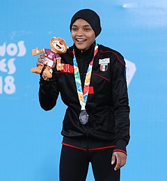 2018-10-11 Siegeszeremonie (58 kg Gewichtheben für Mädchen) bei den Olympischen Jugendolympiaden 2018 von Sandro Halank - 010.jpg