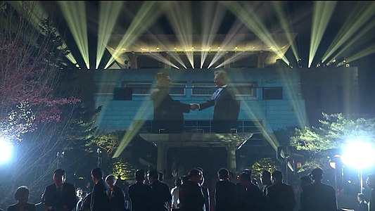 南北韩首脑峰会后的灯光秀表演及欢送仪式。