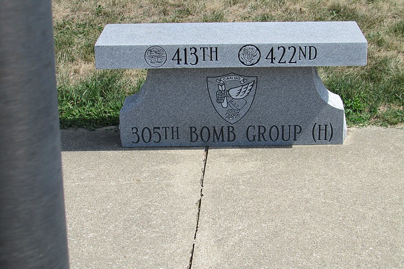 File:305th Bomb Group 19-08-09 003.jpg