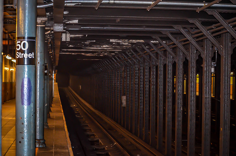 File:50 St IRT station platform and track.jpg