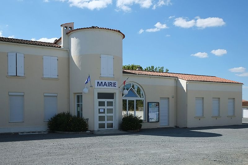 File:607 - Mairie - Chambon.jpg