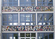 Wandmosaik an der Grund- und Sekundarschule in Halle-Neustadt