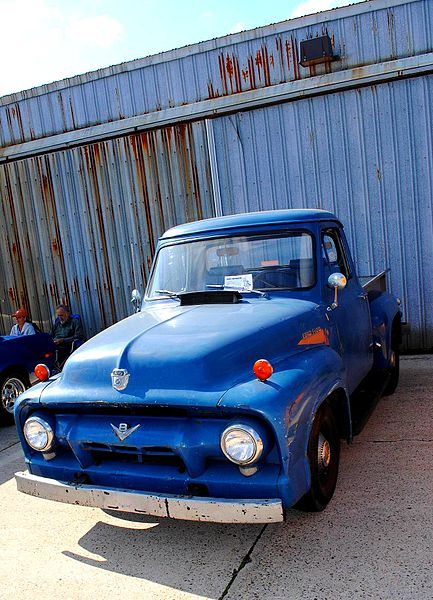 File:A classic Ford V8 pick up truck 2011 Wings & Wheels Event.jpg