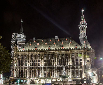 Rathaus by night