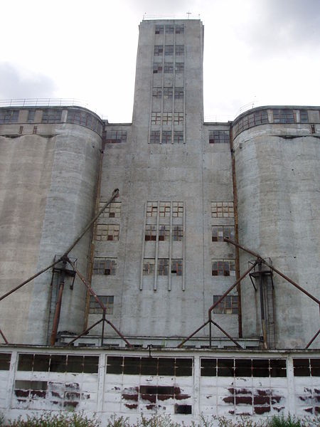 File:Abandoned factory, Railway Tulcea-Medgidia 02.jpg