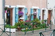 English: House with front garden in Aigues-Mortes, département du Gard, région Languedoc-Roussillon, France Deutsch: Haus mit Vorgarten in Aigues-Mortes, département du Gard, région Languedoc-Roussillon, France