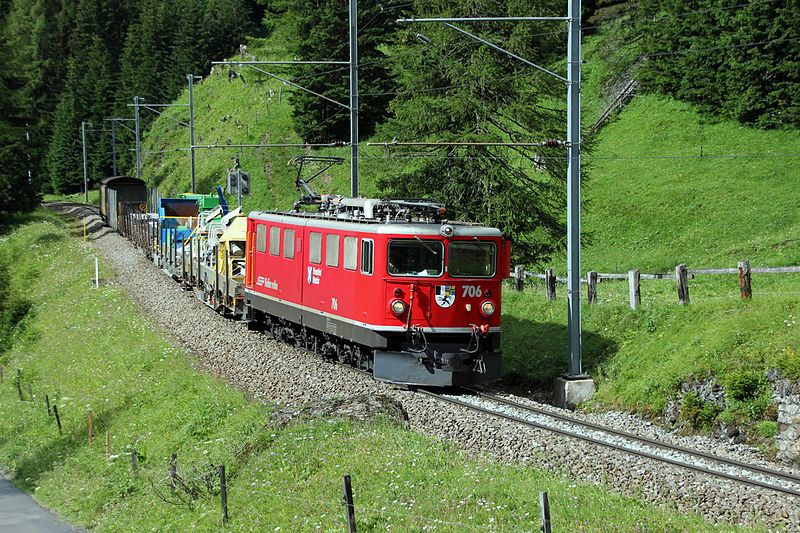 File:Albulabahn, cargo train with electric loco Ge 6-6 II RhB ("Disentis-Mustér") near Preda - 1.jpg