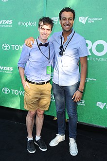 Alex Dyson y Matt Okine en Tropfest Australia 2013.jpg