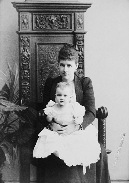 File:Alexandra Georgievna with daugher Maria Pavlovna (1891 by Pasetti).jpg