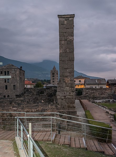 File:Ancient Roman theatre in Aosta (4).jpg